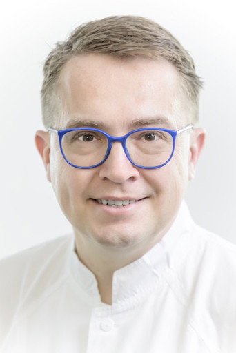 Roman Šmucler — Milionář cast