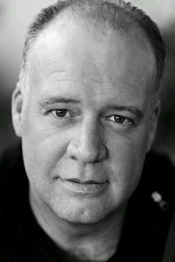 Luke Hewitt headshot