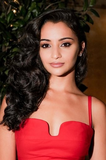 Salena Qureshi headshot