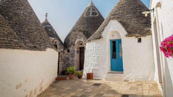 World's Bargain Dream Homes (2026- )