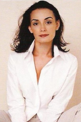 Kim Villanueva headshot