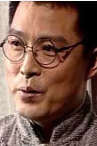 肖扬 hace el papel de 警察 肖扬