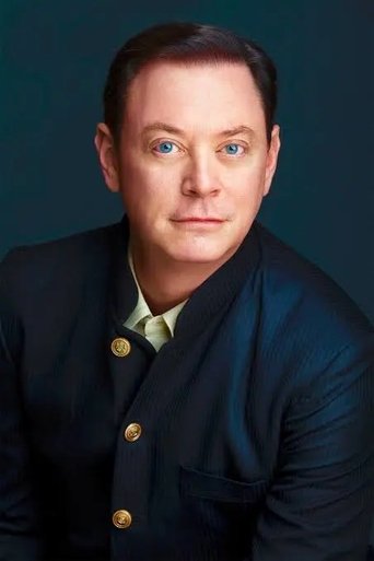 Andrew Solomon headshot