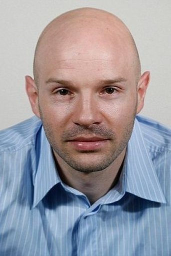 Danny Mills headshot