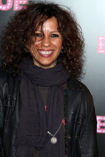 Linda Perri headshot