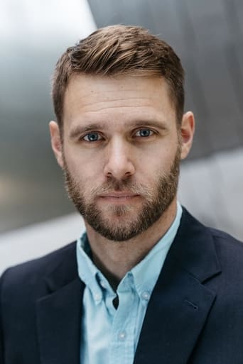 Adam Kroeger headshot