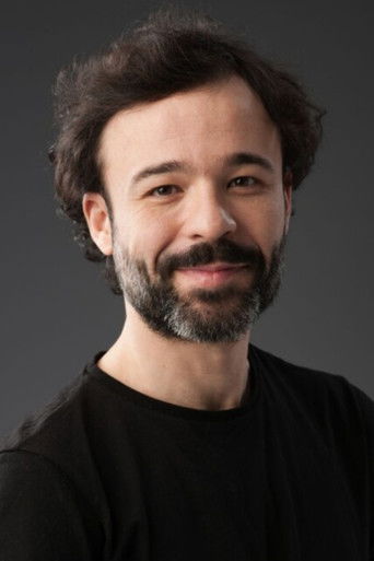 Emre Taştekin headshot
