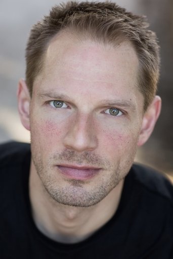 Lars van Riesen headshot