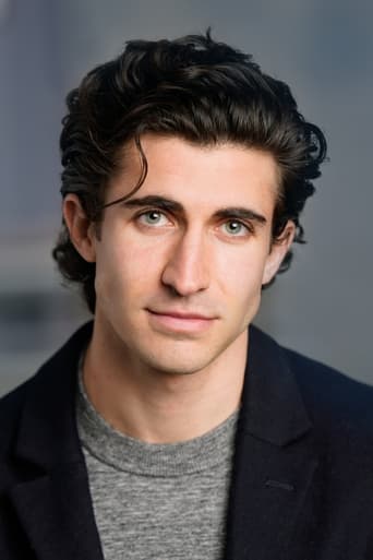 Austin Valli headshot