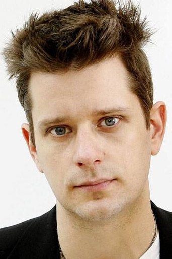 Marcus Birro hace el papel de Tävlande Marcus Birro