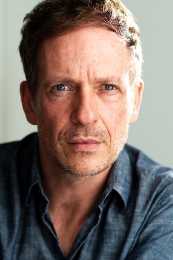 Sean Mahan headshot