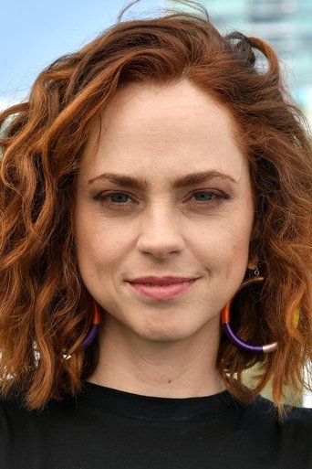 Fiona Dourif headshot
