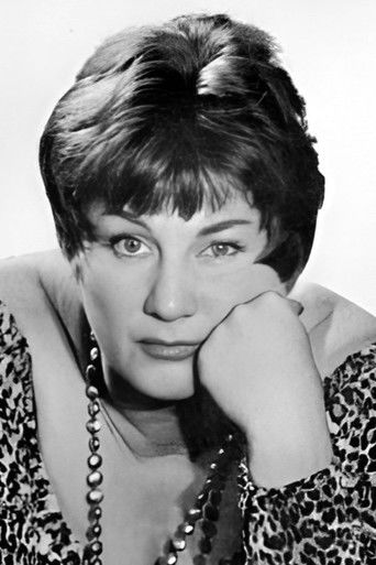 Dominique Davray headshot