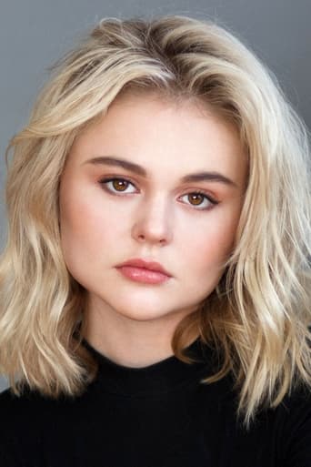 Emily Alyn Lind headshot