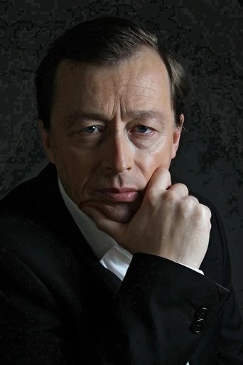 Erik Peťovský headshot