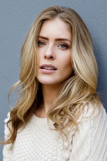 Jordan Claire Robbins headshot