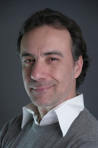 Devrim Nasの人物画像 3