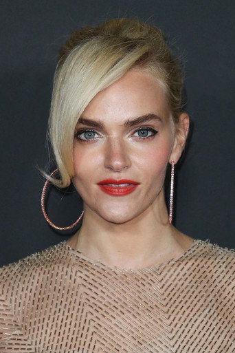 マデリーン・ブルーワーの人物画像 3