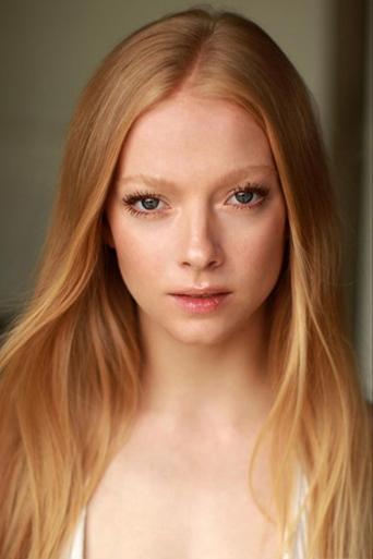 Madeleine Waters headshot