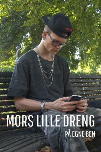 Mors lille dreng p&aring; egne ben (2017)