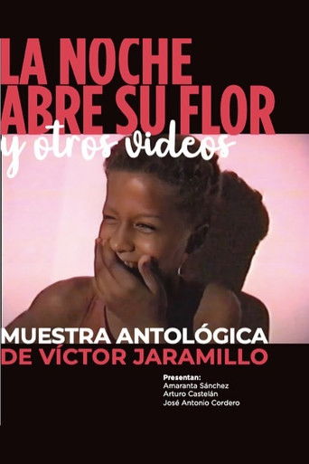 La noche abre su flor poster
