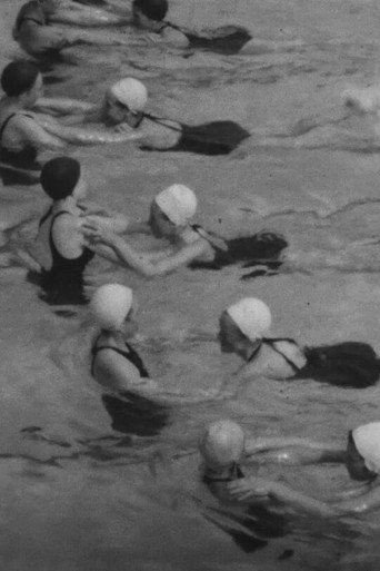 SWIMMING LESSONS AT CUMNOCK OUTDOOR BATHING POOL (1940)