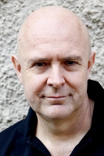 Seán James Sutton headshot