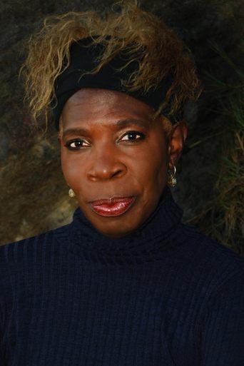 Almayvonne headshot