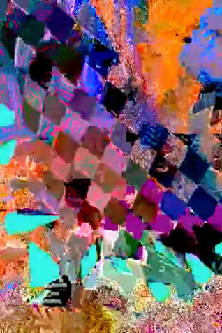 cerco de chapa con hojas secas