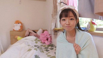 「この見た目でヤリマンビッチってドン引きですか？」清楚系ド貧乳スレンダーお嬢様まなチャン AVデビュー – Szenenbild