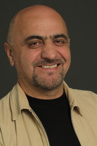 Aram Grigorya hace el papel de водитель таксист Aram Grigorya