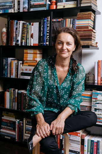 Sally Aitkenの人物画像 2