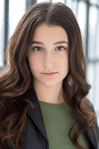 Chloe Camp headshot