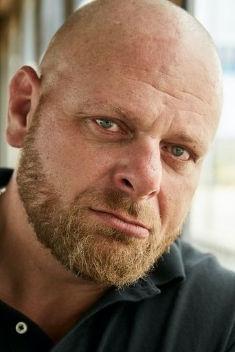 Alex Czerwinski headshot