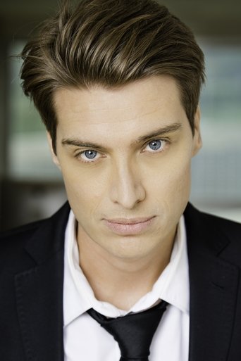 Danny Max headshot