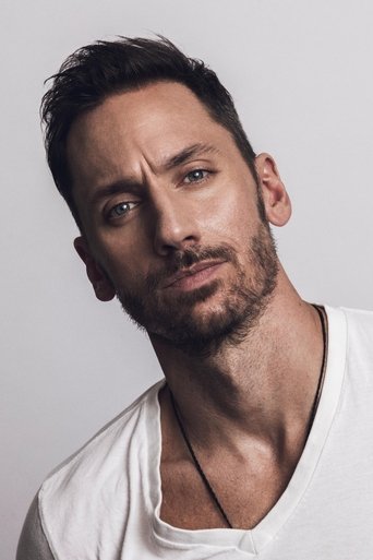Derek Wilson headshot