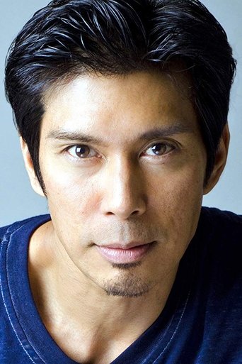 Keo Woolford headshot