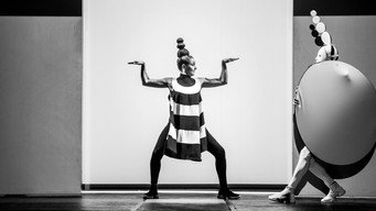 Escena 3 de Jean Paul Gaultier : Freak & Chic