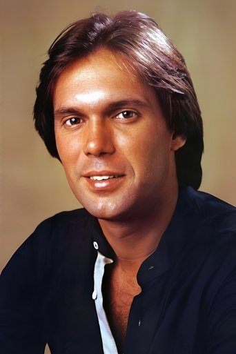 Mário Cardoso is Olindo