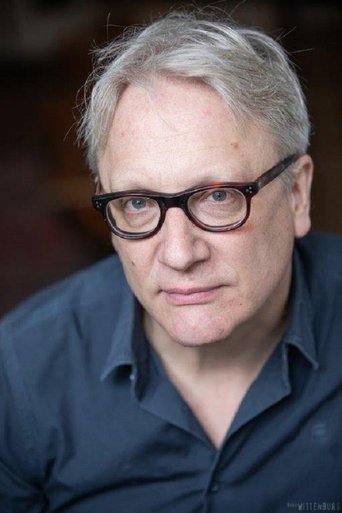 Xander Straat headshot