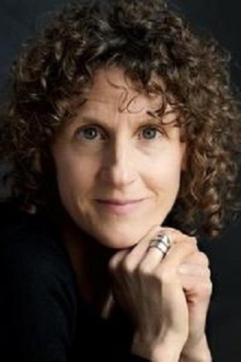 Hannah Stokely headshot