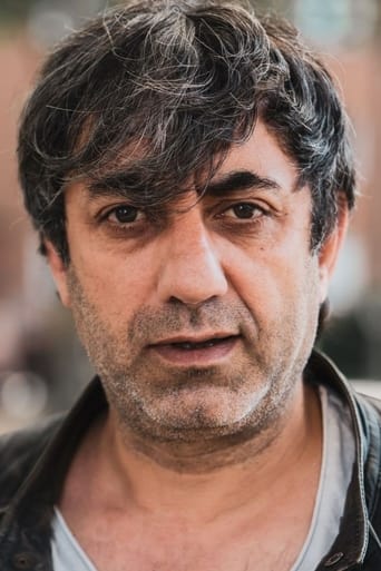 Foto de Nazmi Kırık