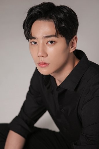Lee Jun Young headshot