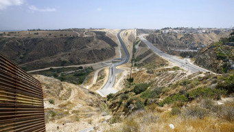 Amexica: Life in the Borderlands (2021)