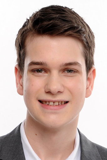 Liam James — photo 2