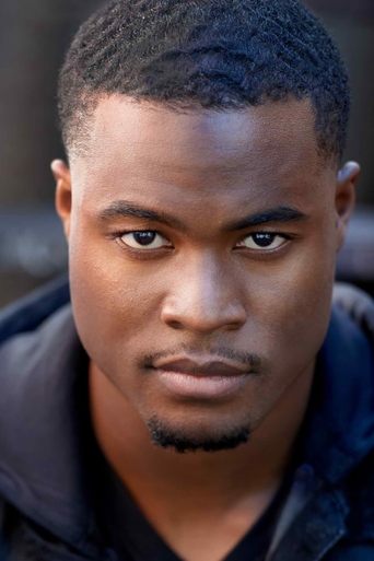 Gabriel Davenport headshot