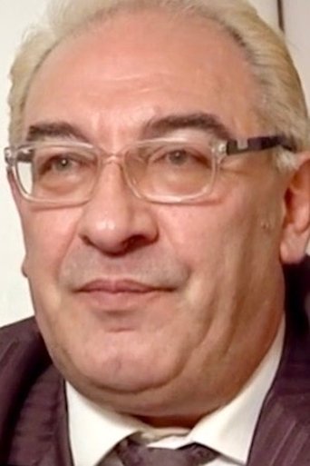 Roberto Malone headshot