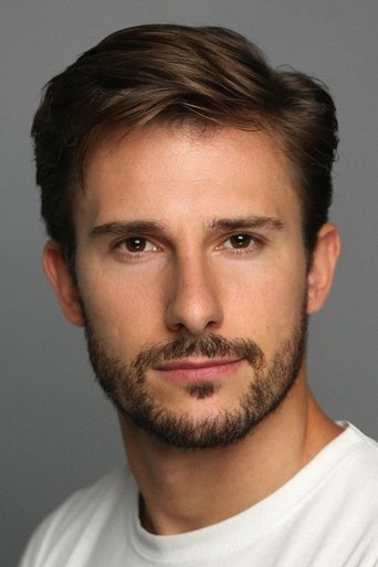 Oier Sola headshot