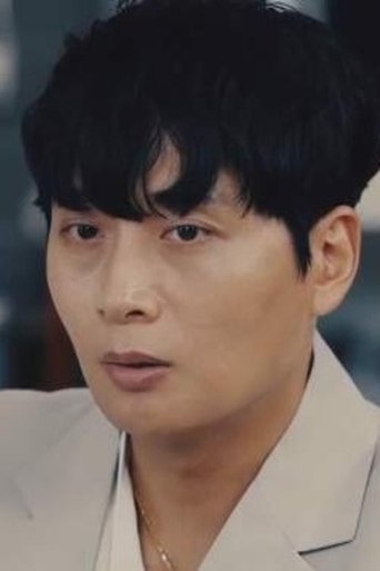 Kang Min-woo headshot