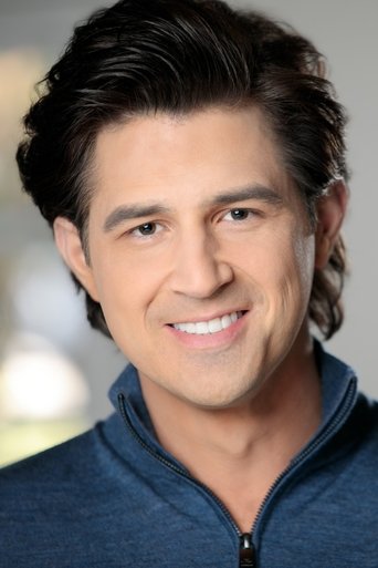 Evan Alex Cole headshot